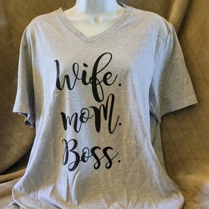 V-neck tshirt wife mom boss size large